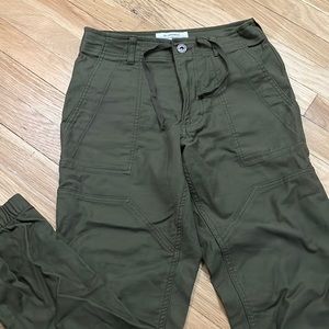 REI unisex olive green hiking pants